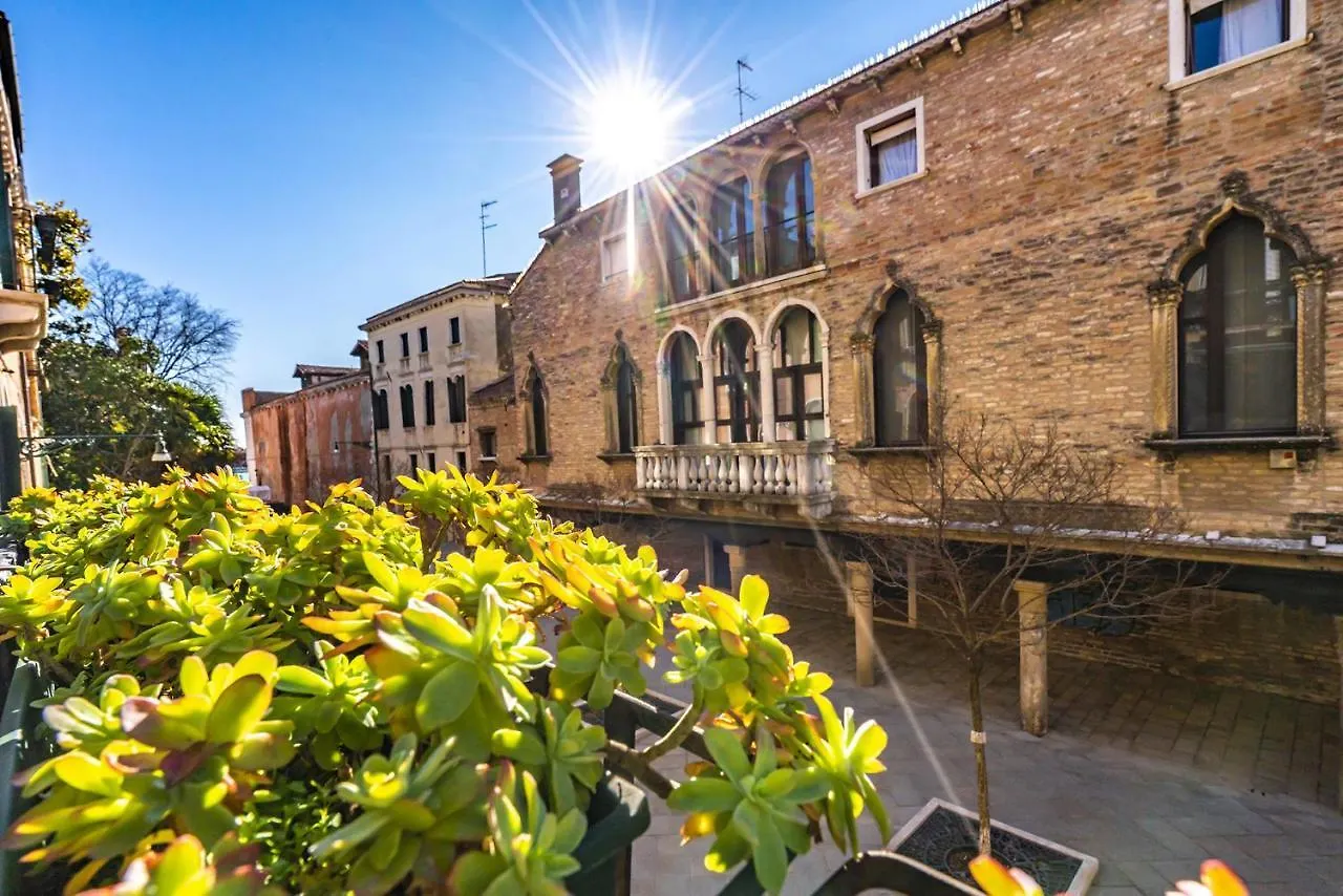 Ca' Delle Vele Charming Apartment In Dorsoduro Venice Italy